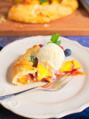 Tarta rustykalna z brzoskwiniami