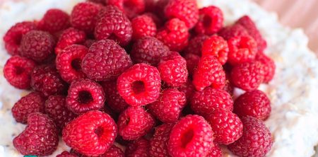 Nocna owsianka z chia i malinami