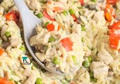 Orzo z kurczakiem, papryką i groszkiem