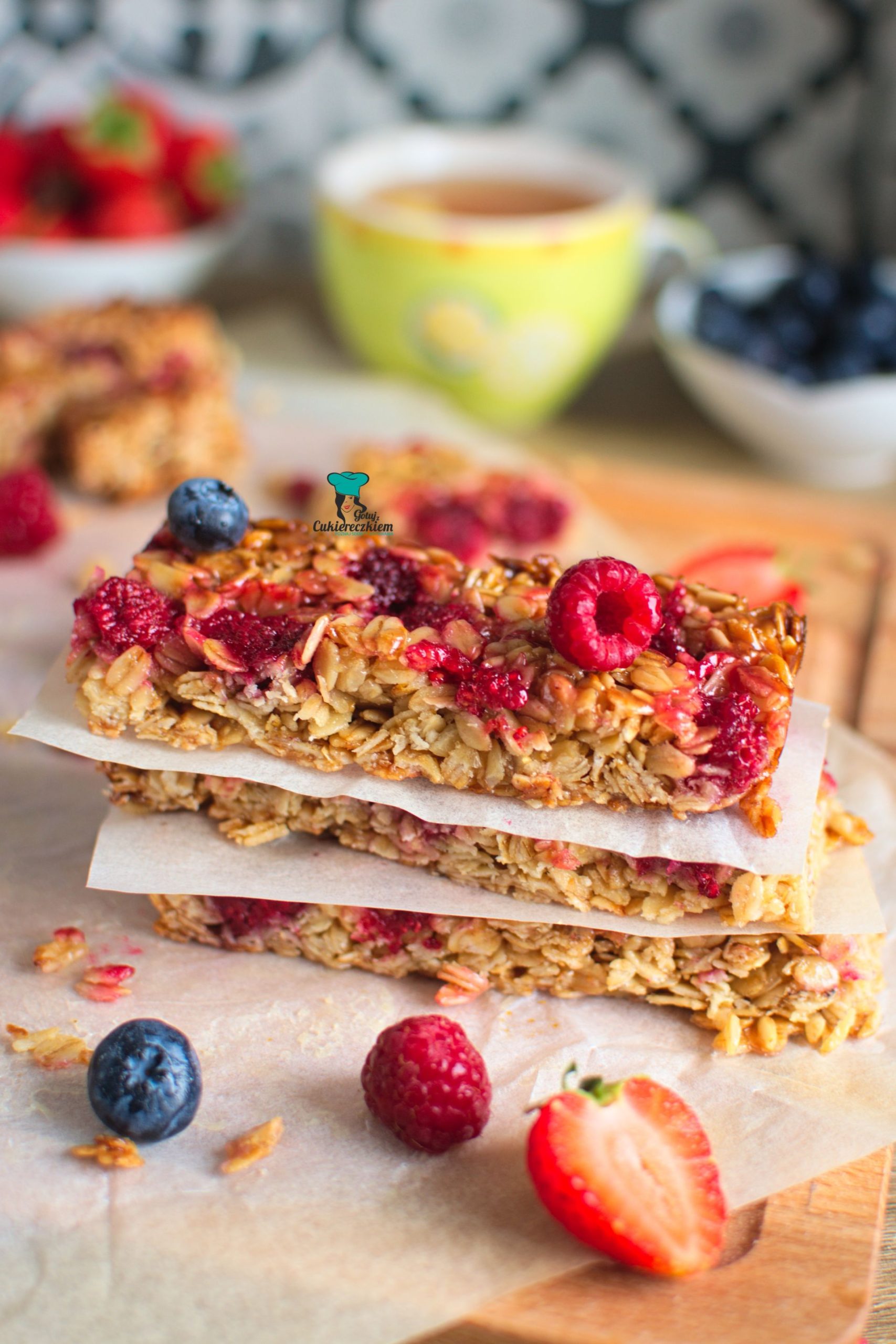 Batoniki owsiane z miodem i malinami (flapjacks)