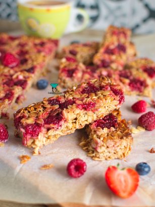 Batoniki owsiane z miodem i malinami (flapjacks)