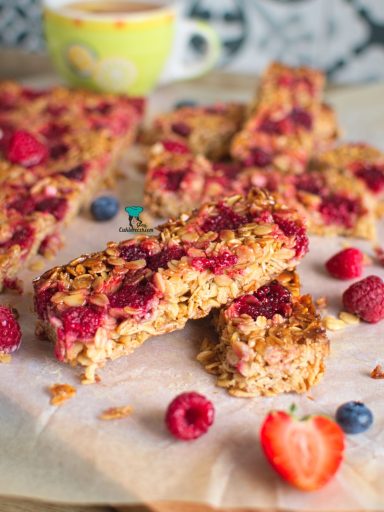 Batoniki owsiane z miodem i malinami (flapjacks)