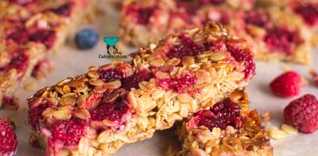 Batoniki owsiane z miodem i malinami (flapjacks)
