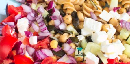 Sałatka makaronowa z cieciorką