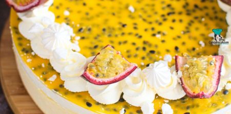 Sernik z kokosem i marakują