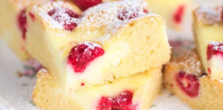 Ciasto z budyniem i malinami