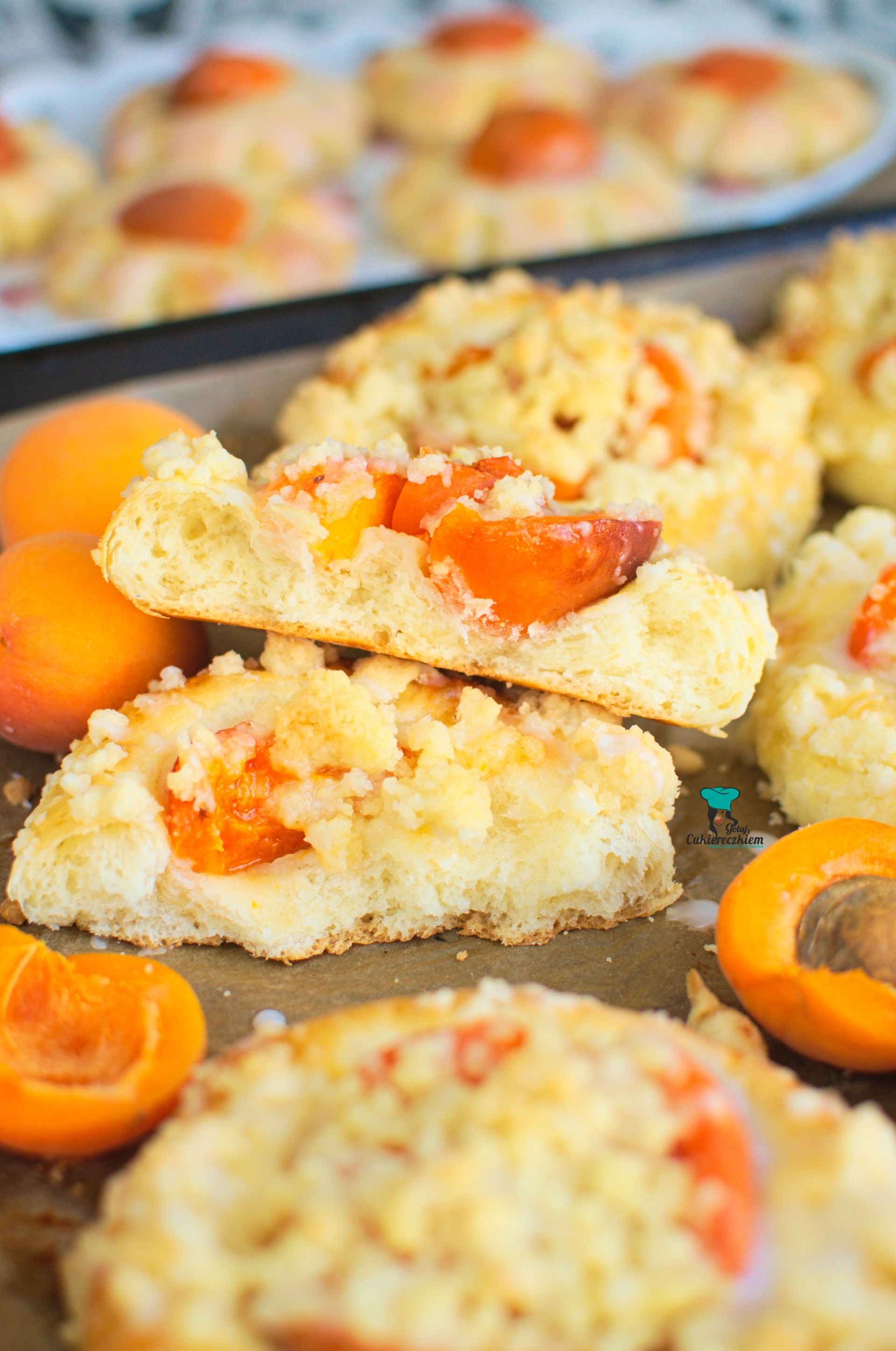 Drożdżówki z morelami