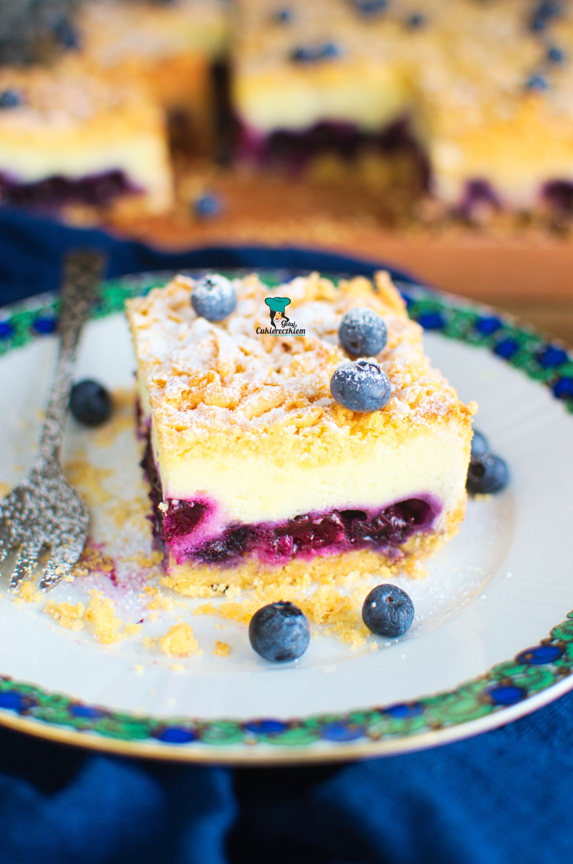Kruche ciasto z sernikową pianką i borówkami