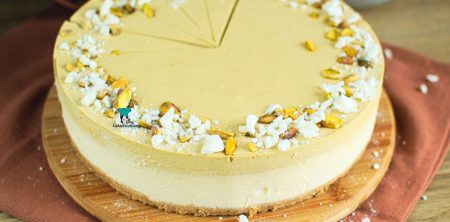 Sernik z musem z kremu pistacjowego