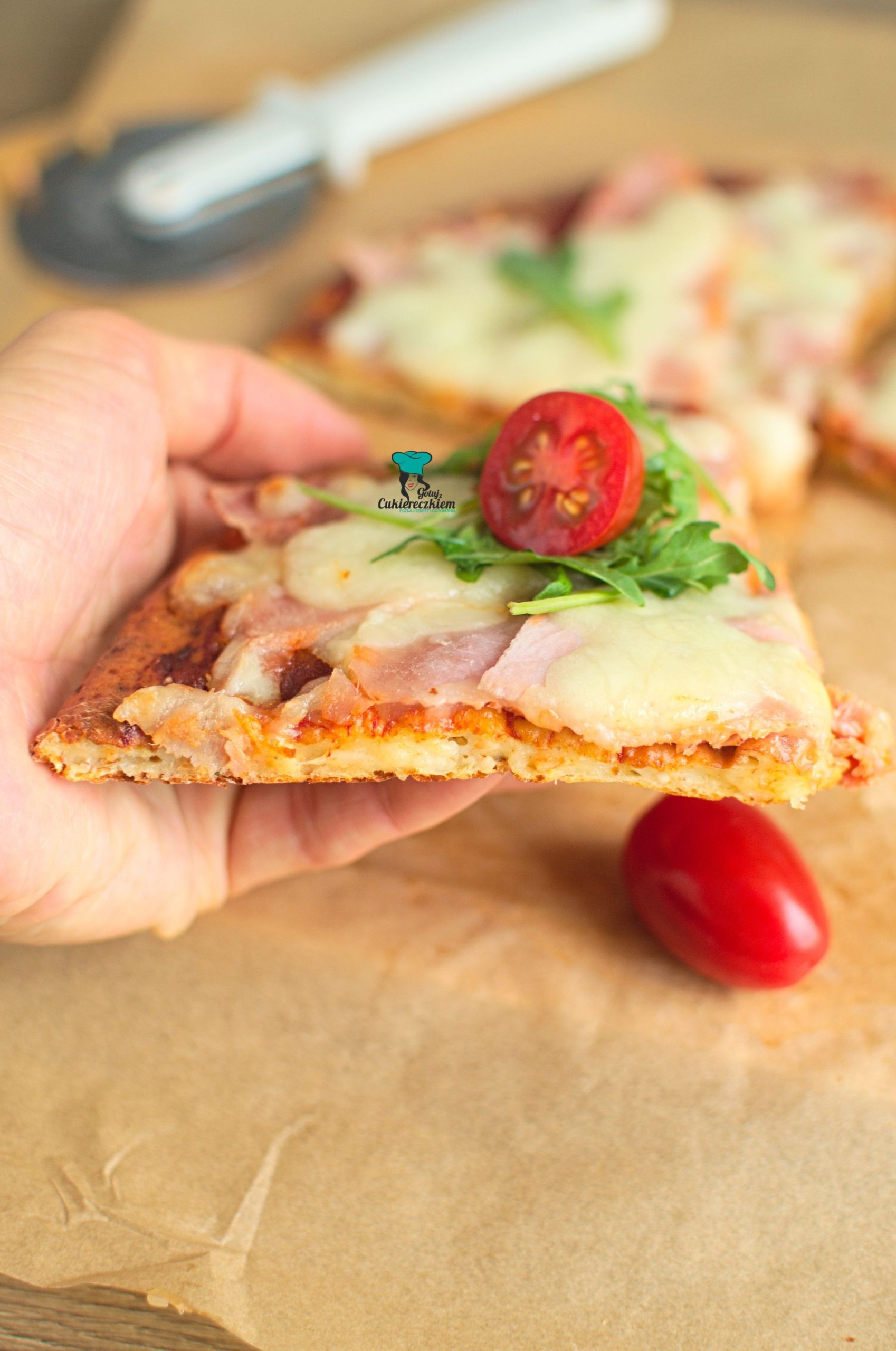 Pizza na spodzie z twarogu