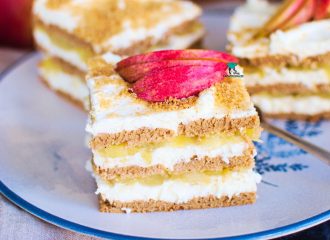 Korzenna szarlotka bez pieczenia