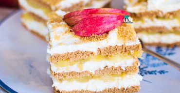 Korzenna szarlotka bez pieczenia