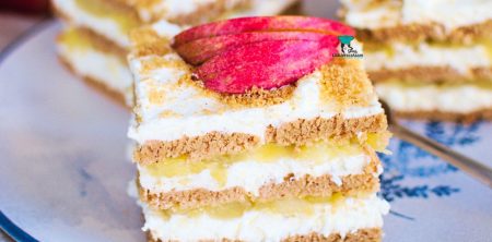 Korzenna szarlotka bez pieczenia