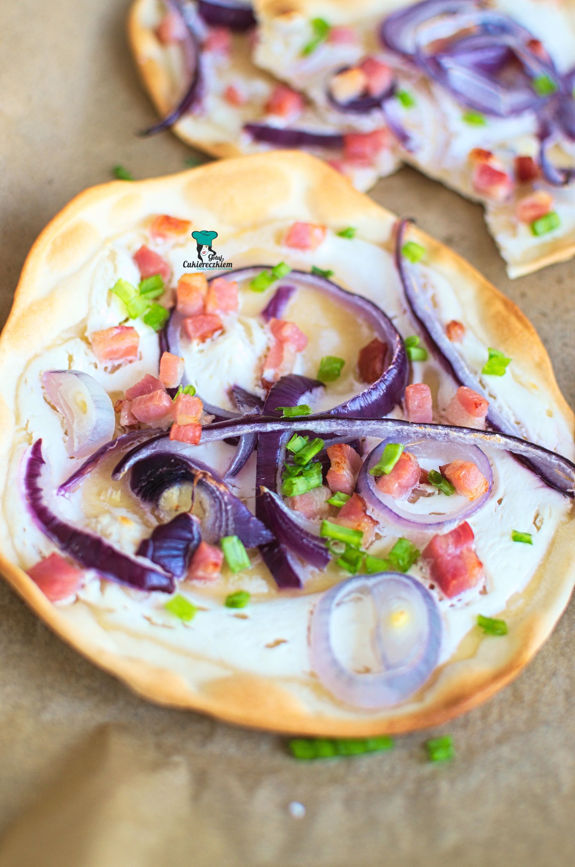 Mini podpłomyki alzackie (flammkuchen)