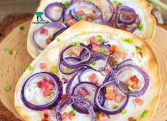 Mini podpłomyki alzackie (flammkuchen)