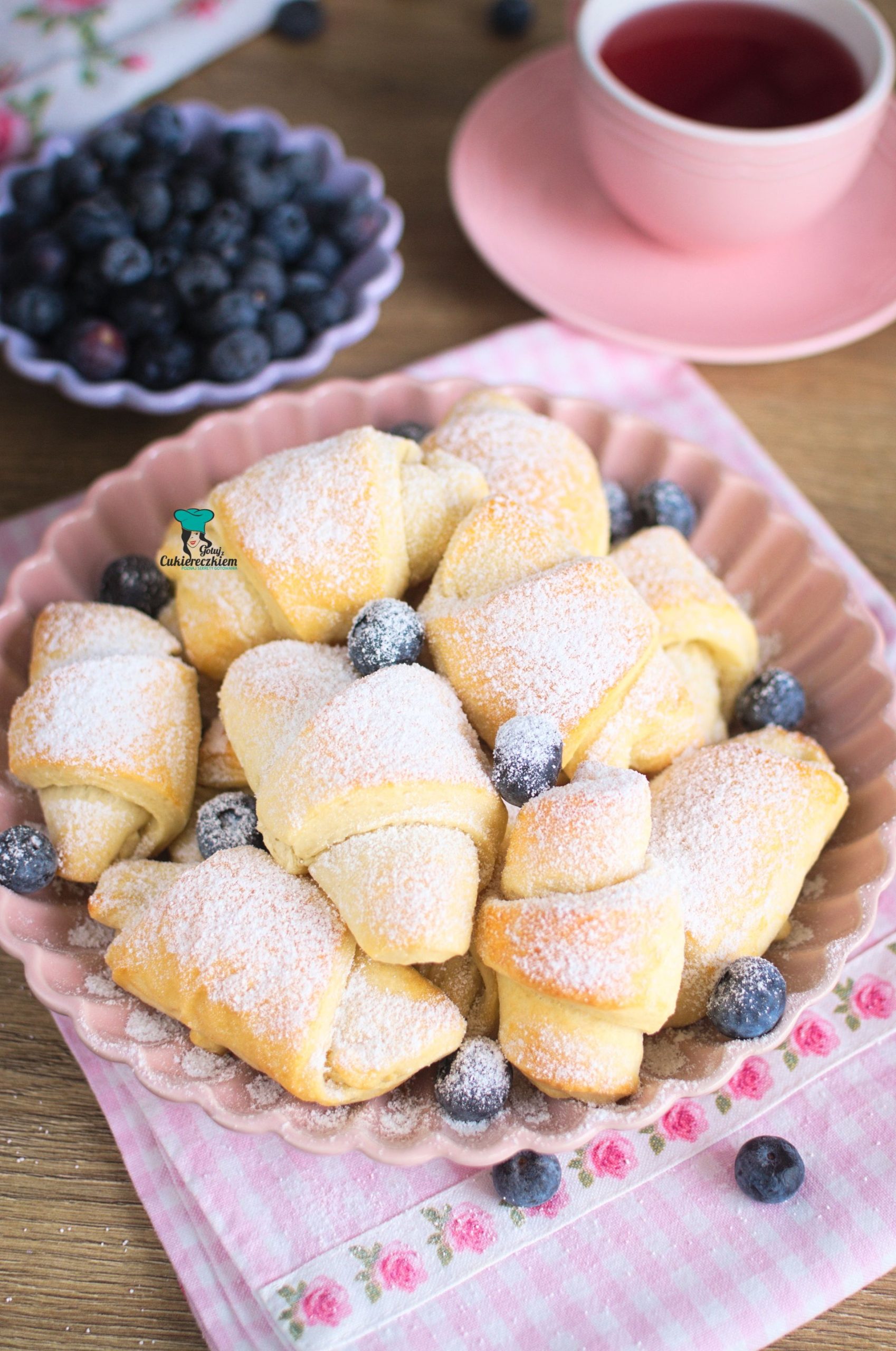 Drożdżowe rogaliki jogurtowe