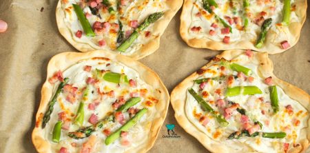 Podpłomyki ze szparagami i boczkiem