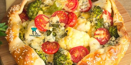 Tarta rustykalna z brokułem, kalafiorem i serem pleśniowym