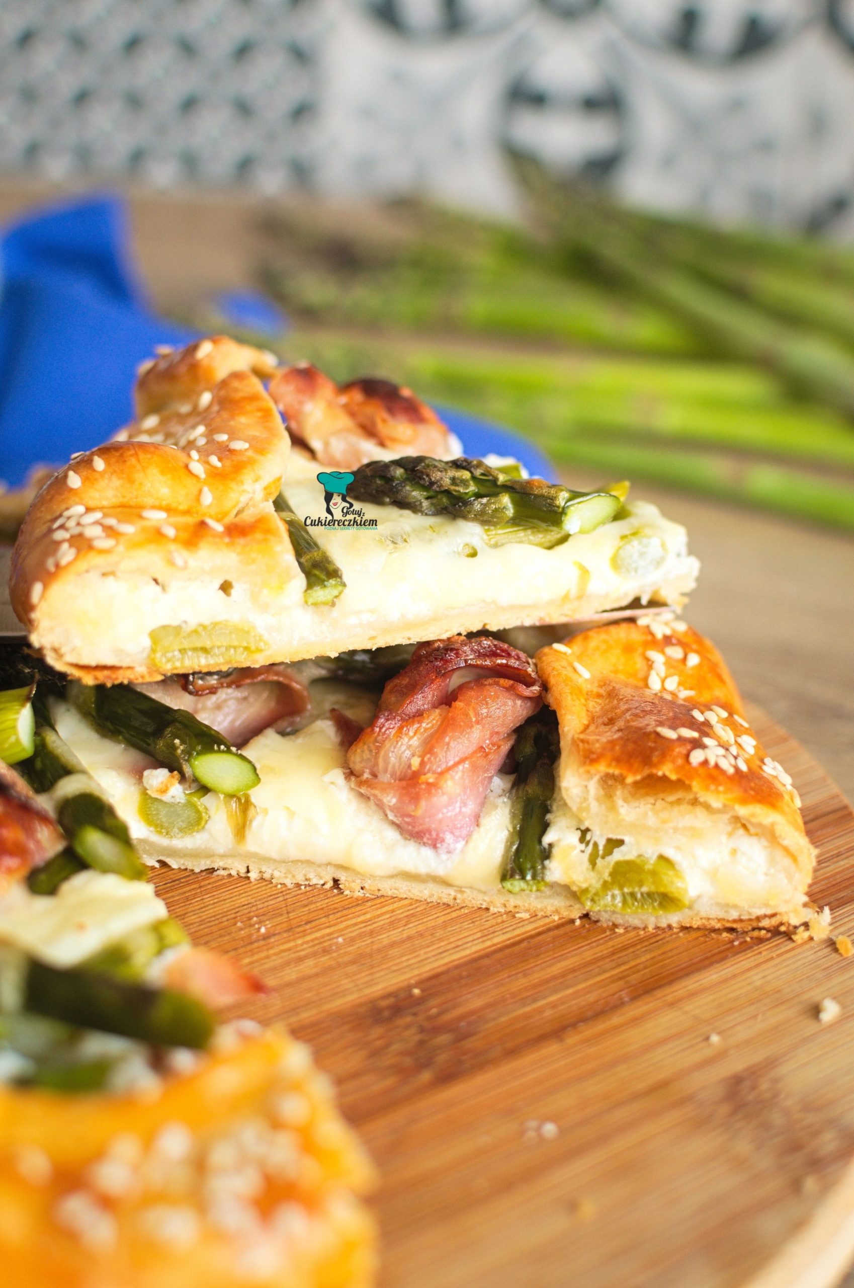 Tarta rustykalna ze szparagami i boczkiem