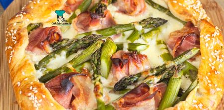 Tarta rustykalna ze szparagami i boczkiem