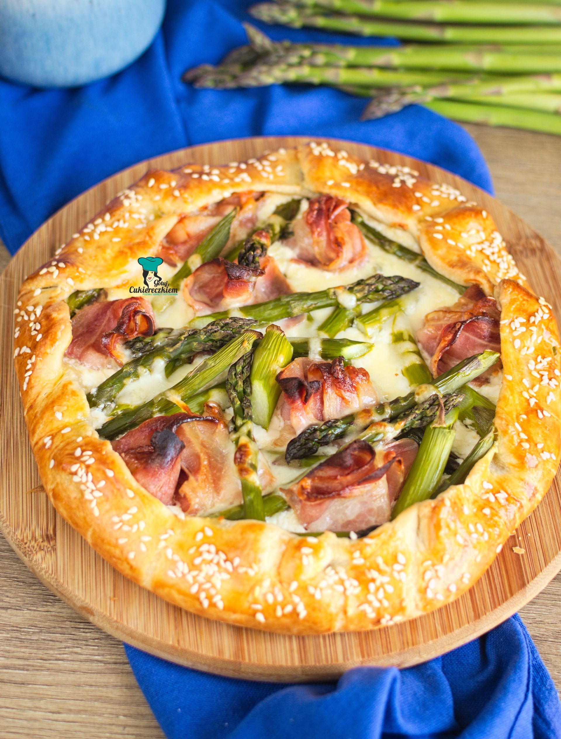 Tarta rustykalna ze szparagami i boczkiem