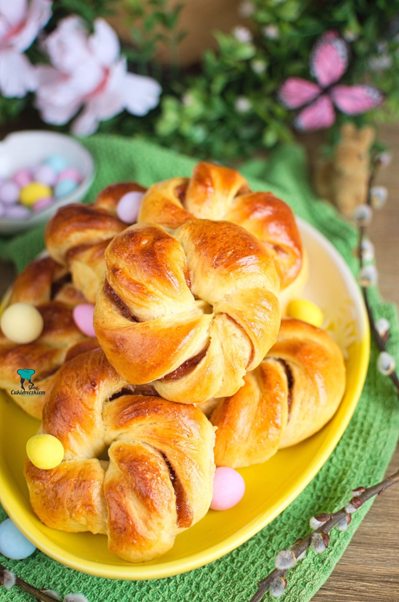 Zakręcone drożdżówki z marmoladą