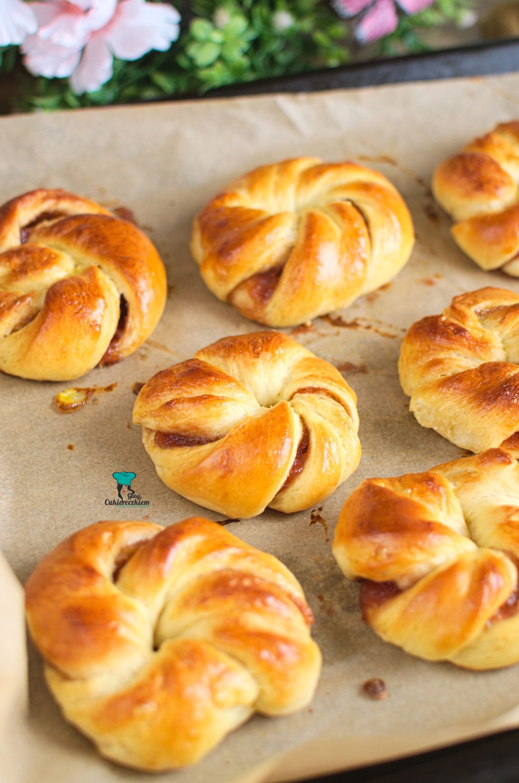 Zakręcone drożdżówki z marmoladą