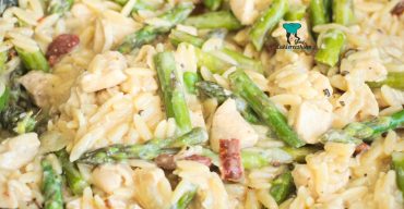 Makaron orzo ze szparagami i kurczakiem