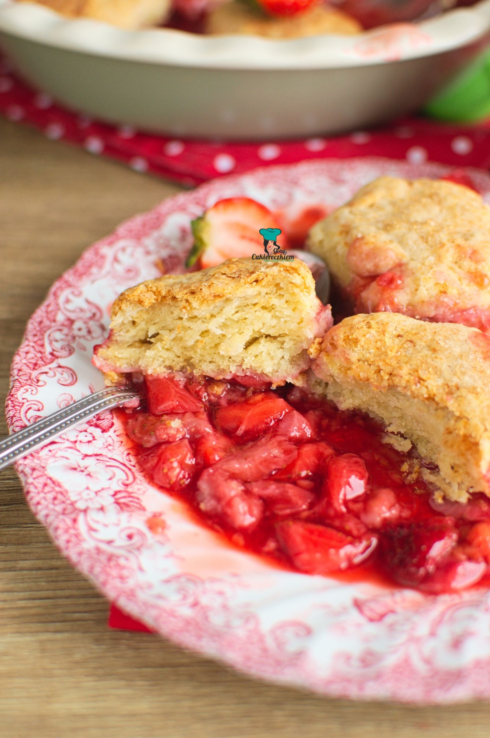 Cobbler z truskawkami i malinami