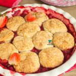 Cobbler z truskawkami i malinami