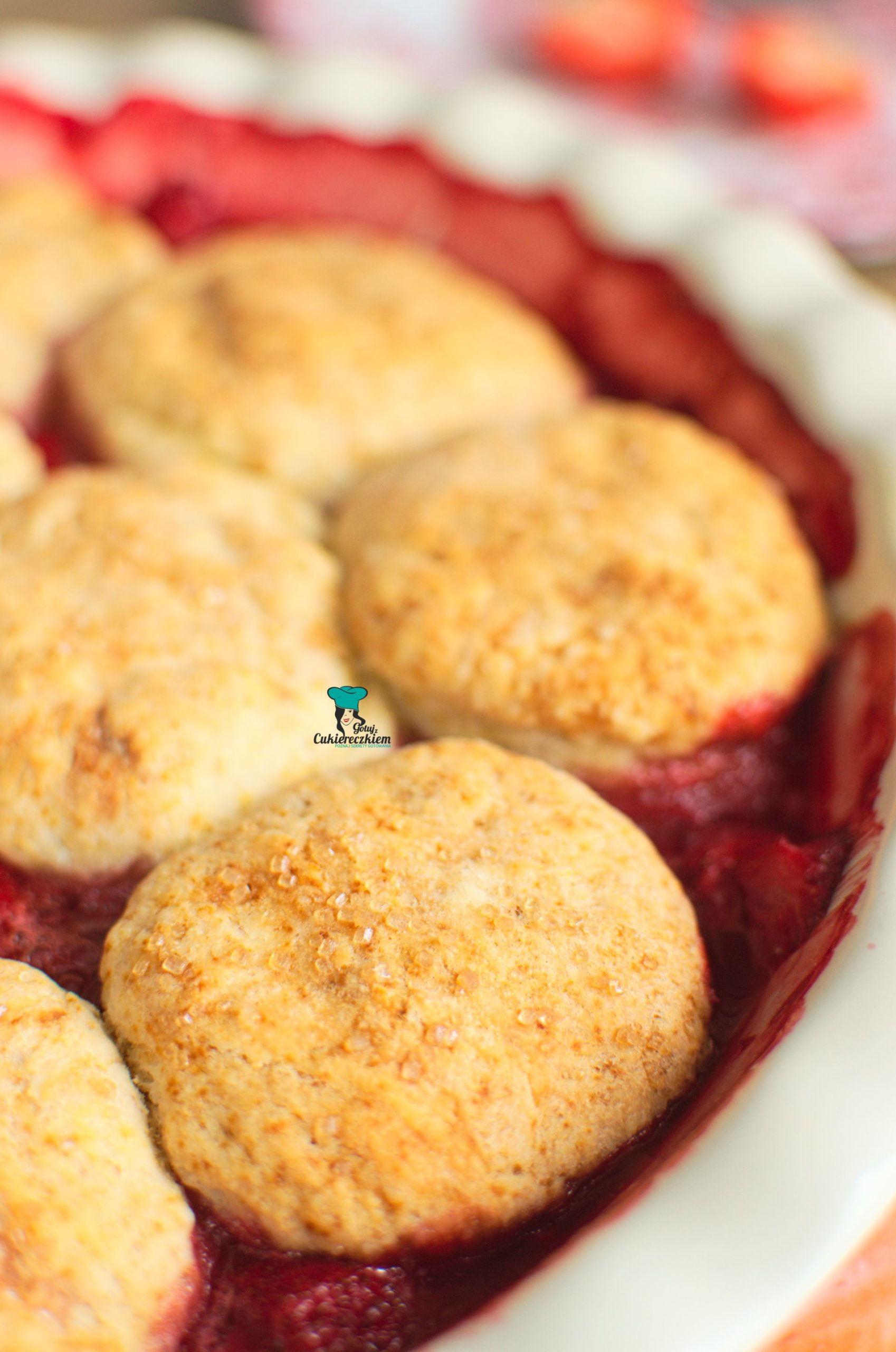 Cobbler z truskawkami i malinami