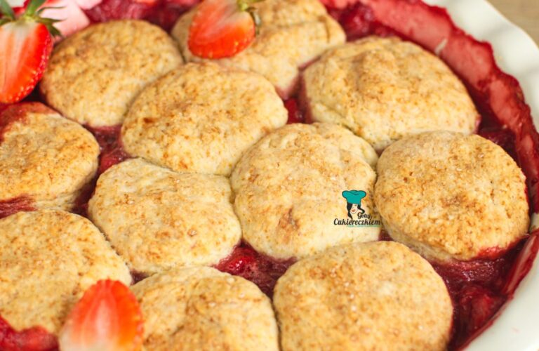 Cobbler z truskawkami i malinami